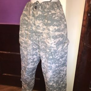 Army cargo camo pants. Size 30-34 inch waist
